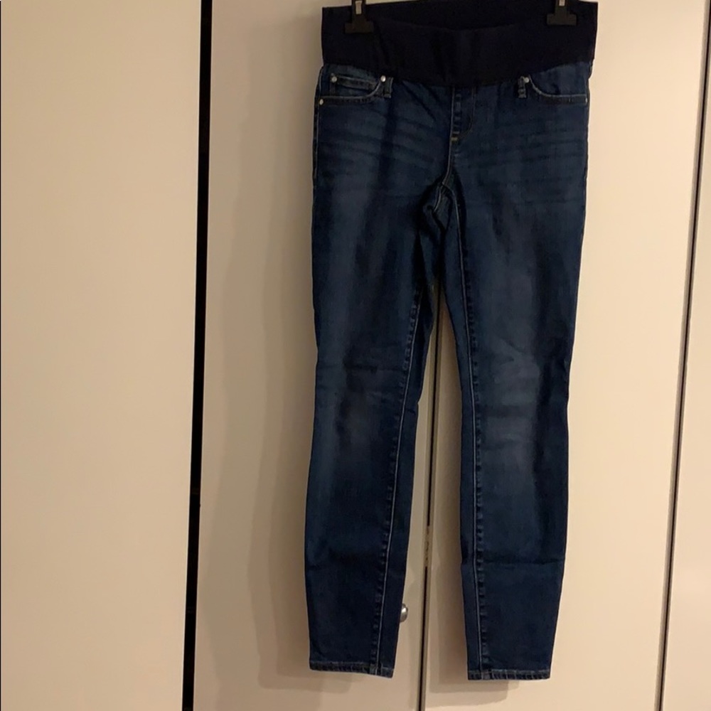 Great condition gap maternity jeans under belly